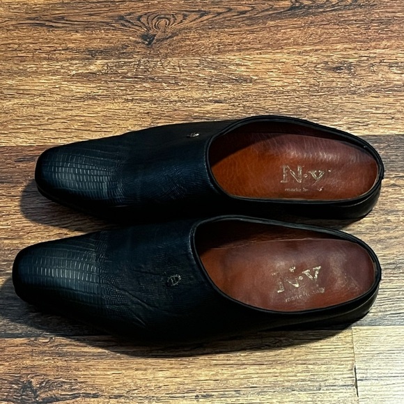 Vero Cuoio Black Loafers Slip-Ons with Italian Leather Exterior and Pointed Toe - Picture 3 of 6